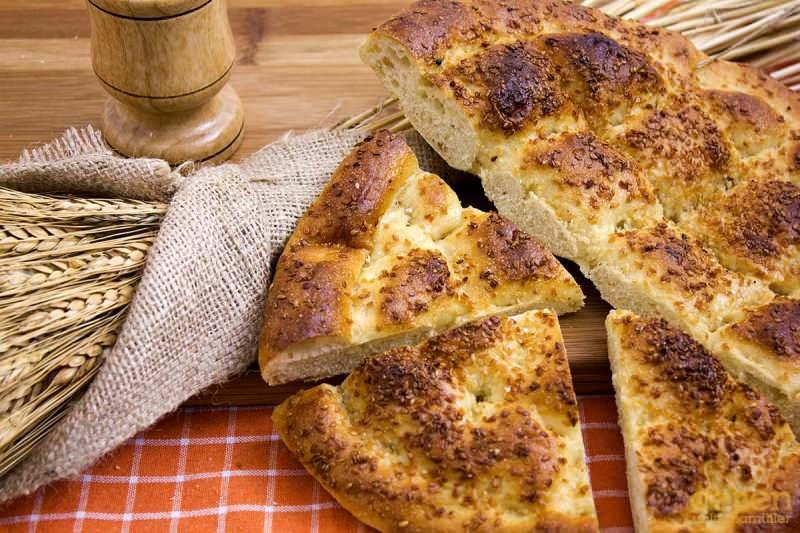 1 çeyrek Ramazan pidesi kaç kalori? Kilo aldırmayan Ramazan pidesi tarifi! Sahurda pide yemek..