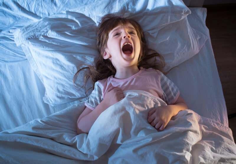 Sıçrayarak uyanma! Uykusunda korkarak uyanan çocuğa dua