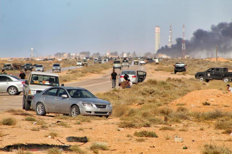 Libya Ordusu, sahil kenti Sirte kenti girişinde mevzilendi. Ordu, bölgeyi koruma altına aldı. O