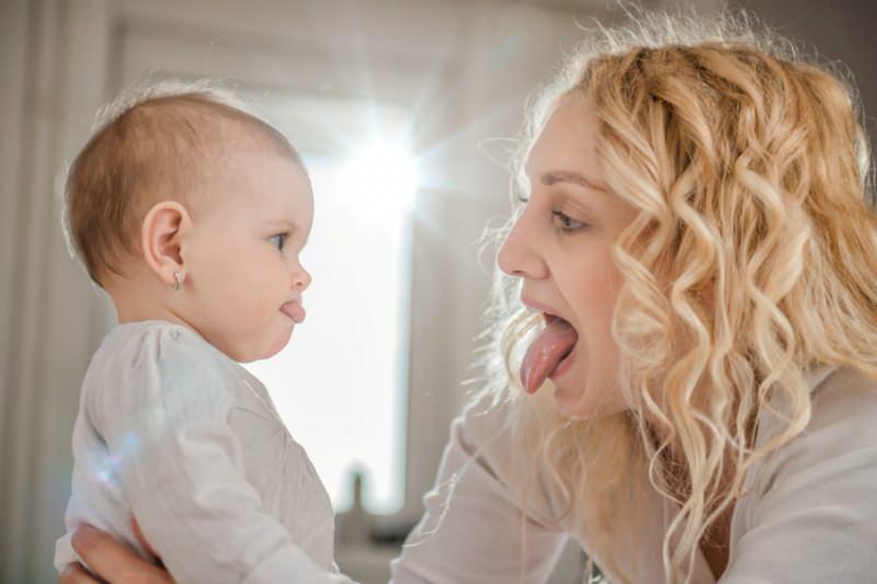 Bebeklerde dil bağı neden olur? Bebeklerde dil bağı belirtileri