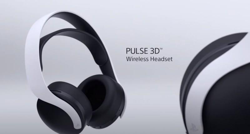 Yeni oyun konsolunun yanı sıra DualSense şarj istasyonu, yeni bir HD kamera, Pulse 3D kablosuz kulaklık ve uzaktan kumanda da dahil olmak üzere çeşitli aksesuarları duyuruldu.