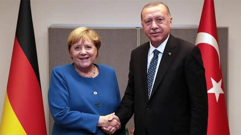 Türkiye Cumhurbaşkanı Recep Tayyip Erdoğan, Almanya Başbakanı Angela Merkel ile bir videokonferans görüşmesi gerçekleştirdi.