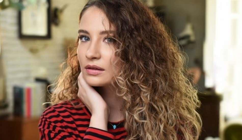 irmak_arici_yeni_sarkisi_yagmurum_olu_begeniye_sundu_irmak_arici_kimdir_1594280293_5427.jpg