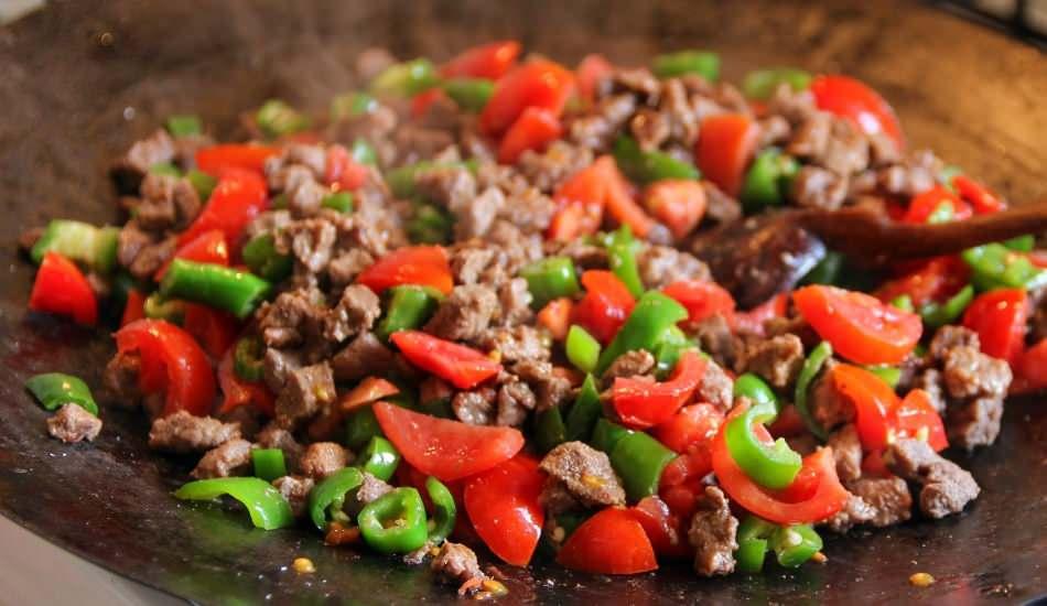 en_kolay_sac_kavurma_nasil_yapilir_sac_kavurmanin_icerisine_eklenen_malzemeler_1595313413_2657.jpg