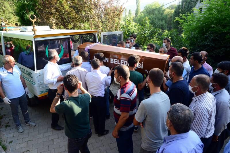 Muğla'da öldürülen üniversiteli Pınar Gültekin'in cenazesi Bitlis'te defnedildi