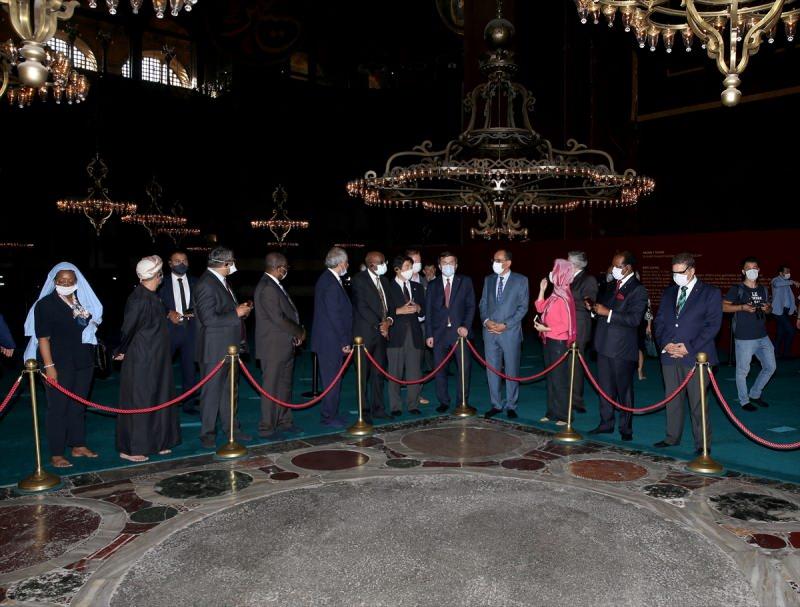 Cumhurbaşkanlığı Sözcüsü Kalın'ın büyükelçilerle Ayasofya-i Kebir Camii'ni ziyaret programı tamamlandı