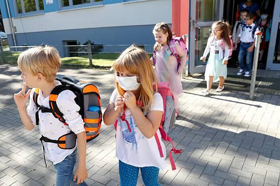 Almanya’da okullar açılıyor! Bugün 153 bin öğrenci ders başı yaptı