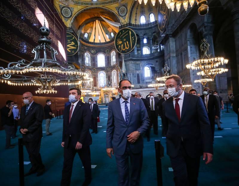Cumhurbaşkanlığı Sözcüsü Kalın'ın büyükelçilerle Ayasofya-i Kebir Camii'ni ziyaret programı tamamlandı