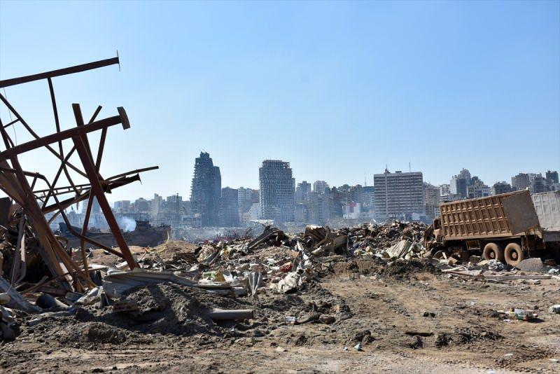 Lübnan'ın başkentindeki Beyrut Limanı'nda yaşanan patlamanın ardından, bölgede arama kurtarma çalışmaları sürdü.