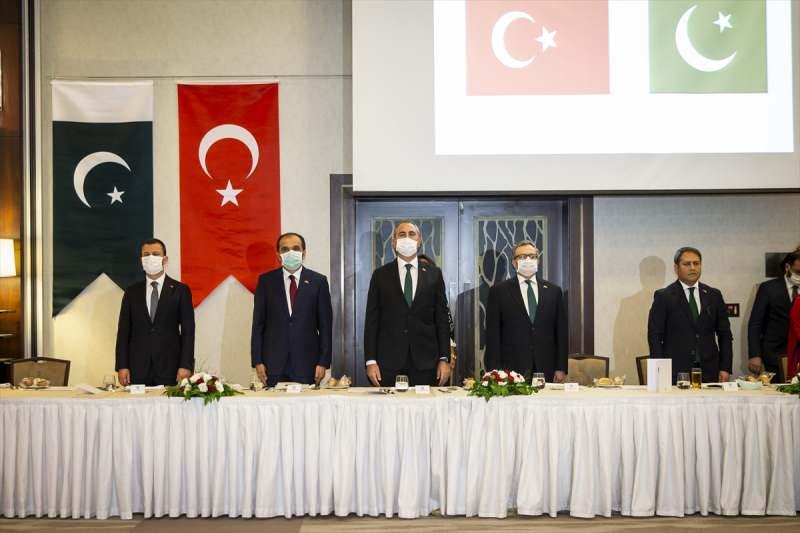 Üç Türk'e 'Pakistan Devlet Nişanı' verildi