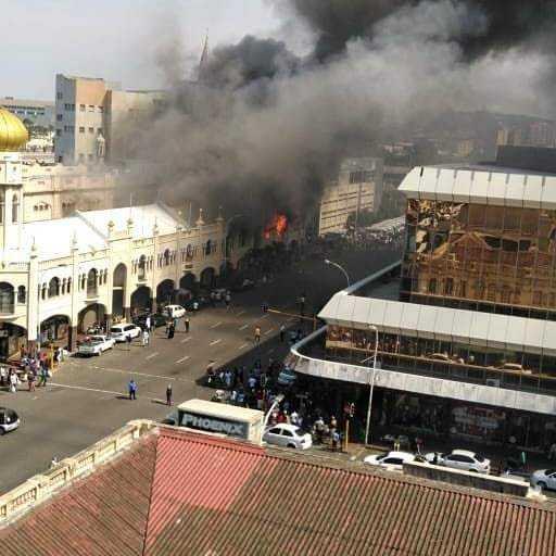 139 yıllık Juma Camii'nde (Grey Street Mosque) yangın çıktı