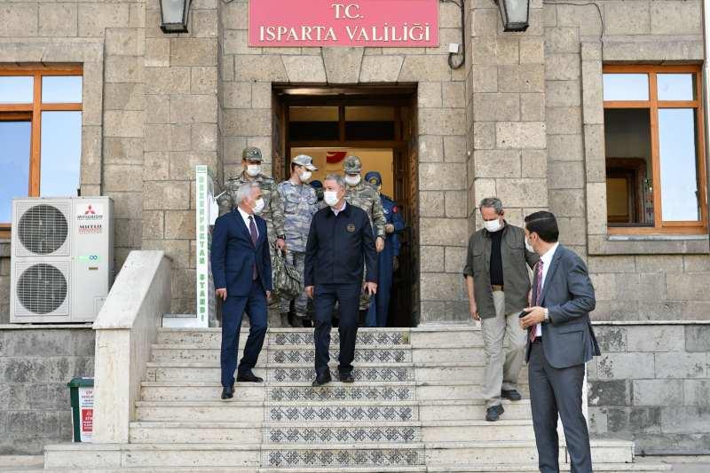 Milli Savunma Bakanı Akar, Isparta’da incelemelerde bulundu