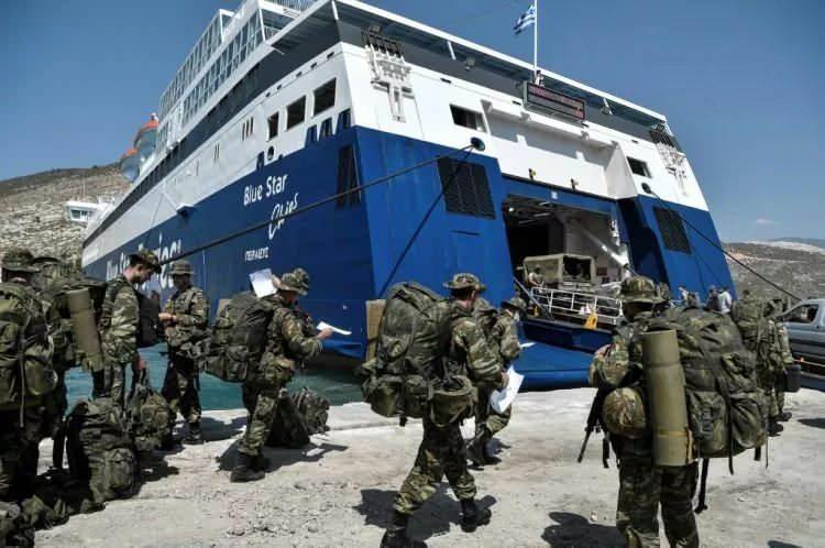 Yunanistan, Türkiye'nin hemen yanı başında bulunan Meis Adası'na turistik feribotlarla tam teçhizatlı asker sevk etmişti