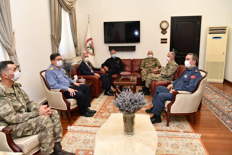 Milli Savunma Bakanı Akar, Isparta’da incelemelerde bulundu