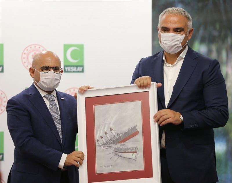 Kültür ve Turizm Bakanı Mehmet Nuri Ersoy ve Yeşilay Başkanı Mücahit Öztürk 