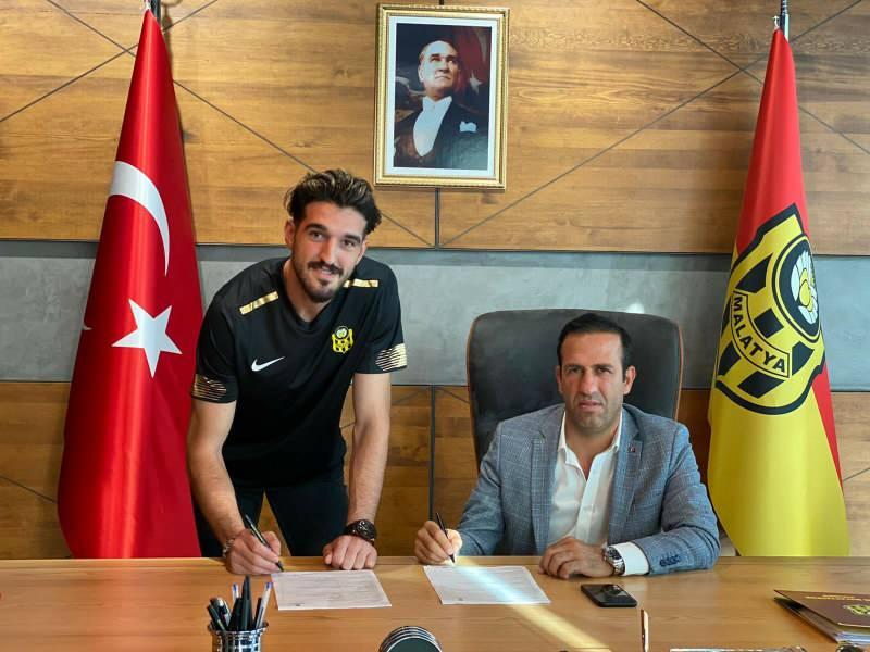 Bursaspor'da beklentileri karşılayamayan Kubilay Kanatsızkuş, Süper Lig ekibi Yeni Malatyaspor'la sözleşme imzaladı.