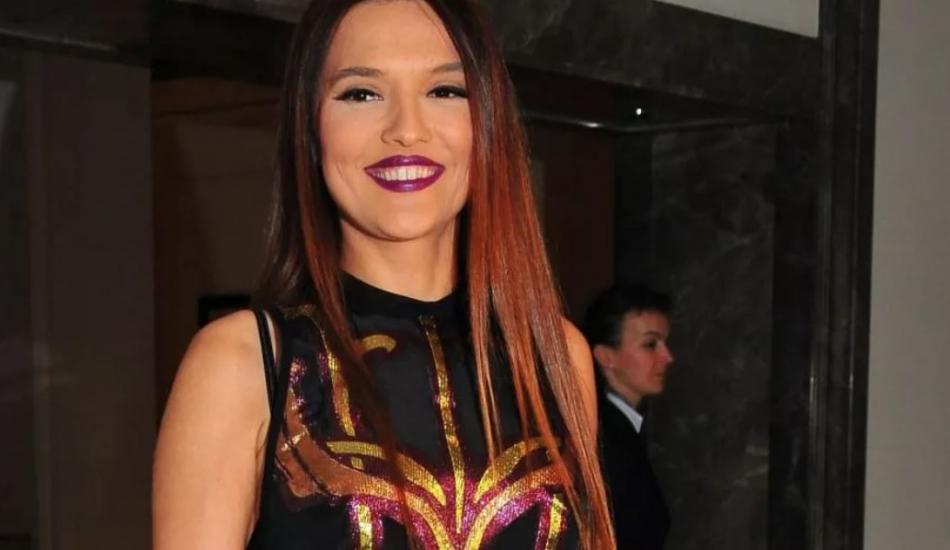demet_akalin_hayranlarina_seslendi_en_acikli_senaryo_yazani_1602847261_6955.JPG
