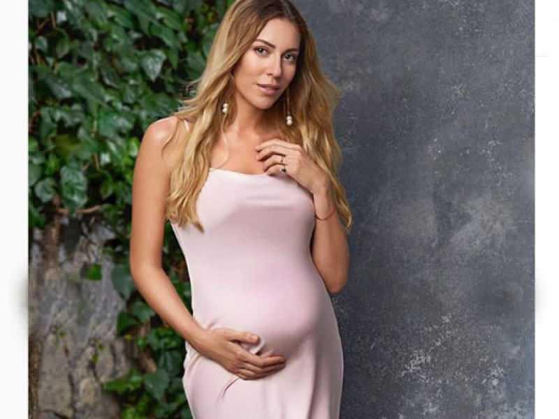 sinem kobaldan hamile pozu