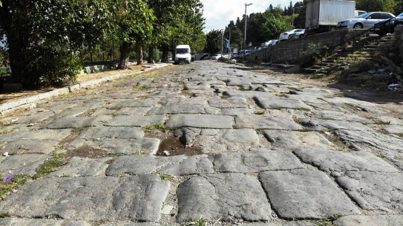 2 bin yıllık Roma yolu hafta sonu pazar yeri, hafta içi otopark