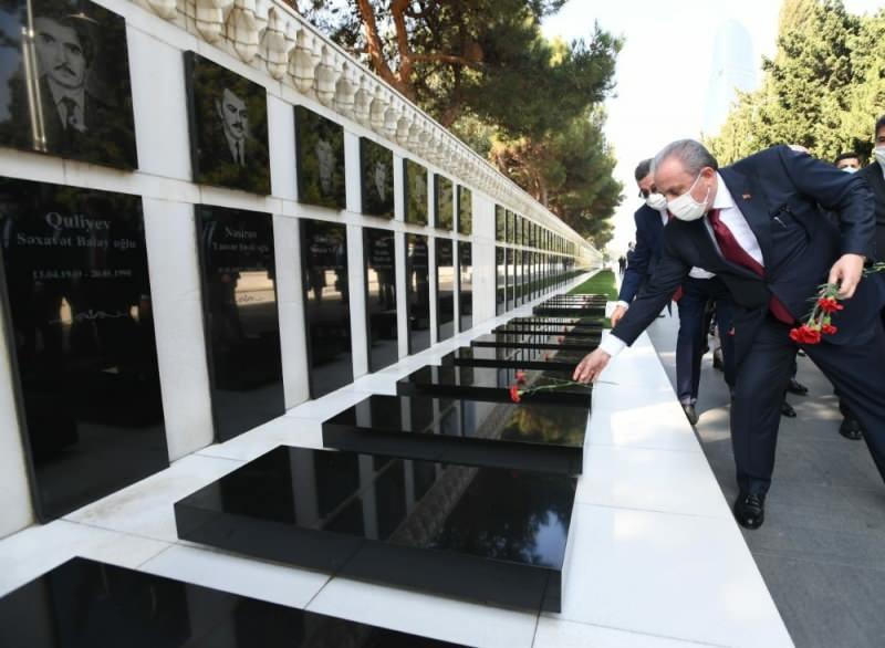  TBMM Başkanı Şentop, Azerbaycan ve Türk şehitliklerini ziyaret etti  