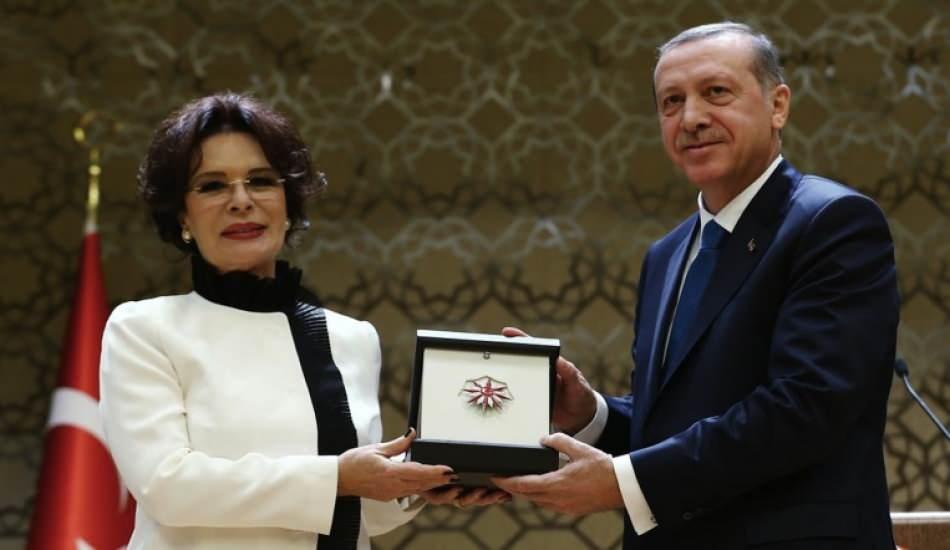 hulya_kocyigit_cumhurbaskanimizla_cok_buyuk_gurur_duyuyorum_1603520855_8211.jpg