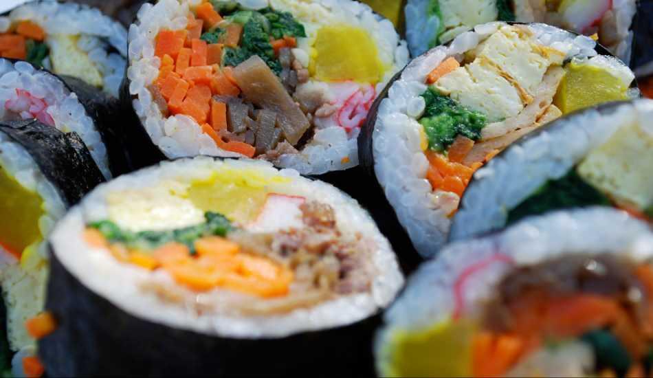 kimbap_nedir_en_kolay_kimbap_nasil_yapilir_evde_kimbap_yapimi_1603532854_2275.jpg