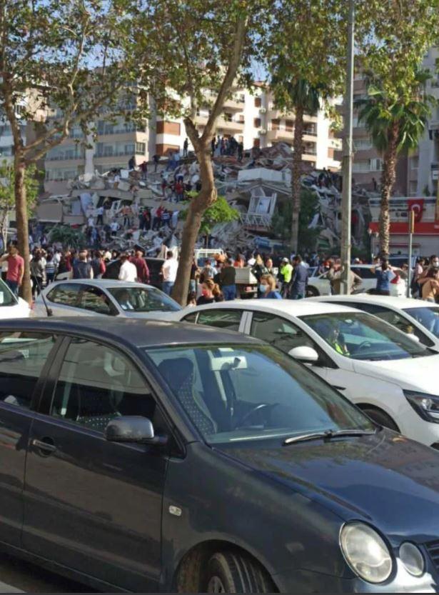İzmir’deki zelzeleden imgeler: İşte 6.8 şiddetindeki zelzelede yıkılan binalar! 24 QeP70 1604061266 8582