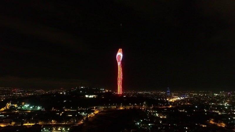 Çamlıca Kulesi’ndeki ‘Cumhuriyet’ temalı ışık şöleni havadan görüntülendi
