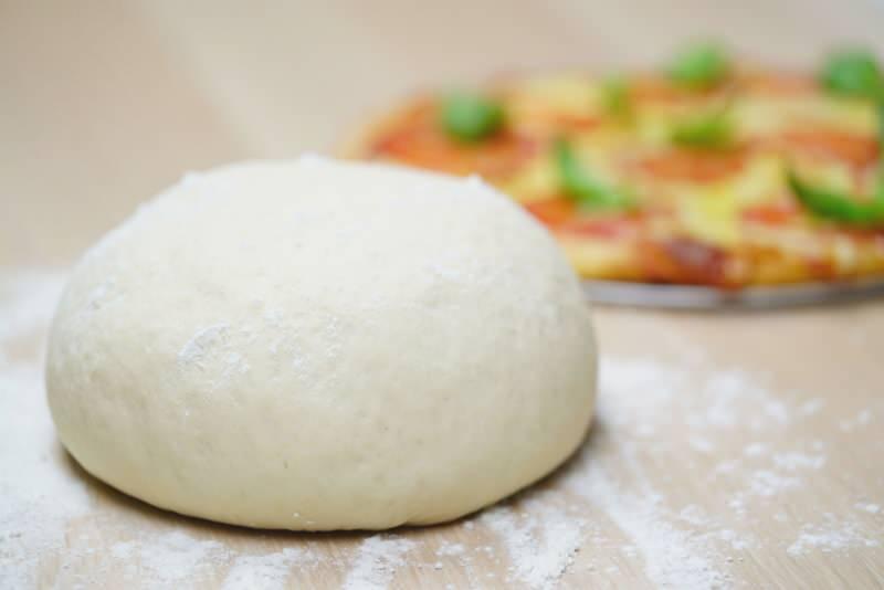 Pizza hamuru nasıl yapılır? Orjinal pizza hamuru yapmanın püf noktası