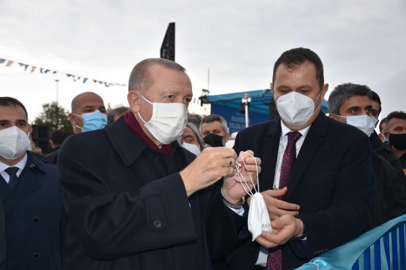 Başkan Erdoğan'a çocukluk arkadaşı saat hediye etti