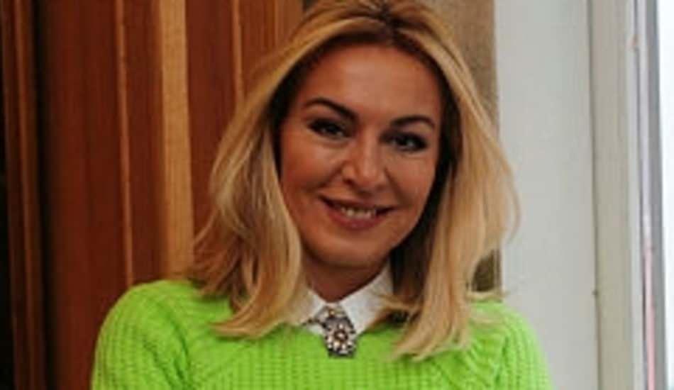 gulenay_kalkan_yasak_elma_dizisinin_kadrosunda_gulenay_kalkan_kimdir_1605013397_0876.jpg
