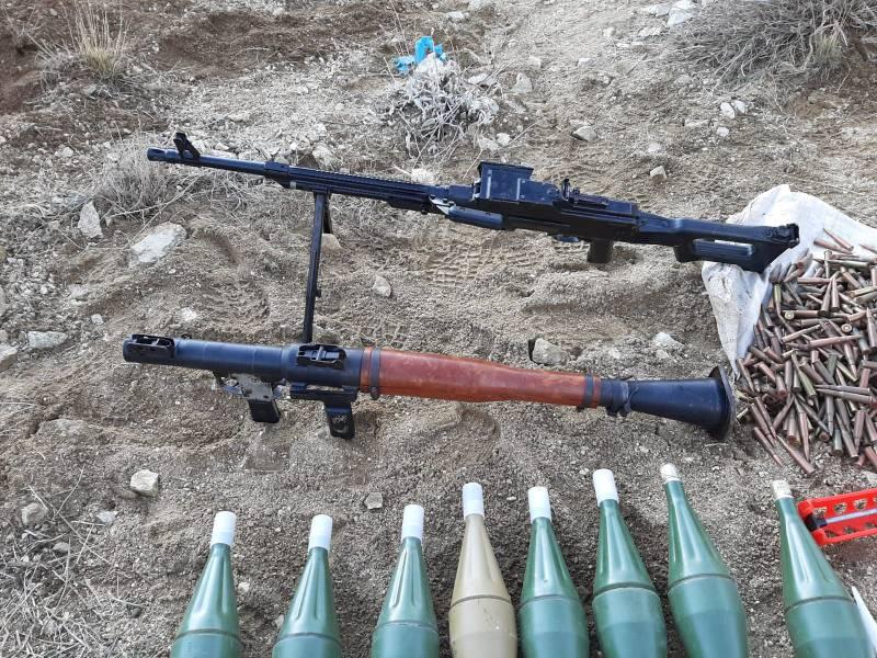 Van'da PKK'lı teröristlere ait silah ve uyuşturucu ele geçirildi