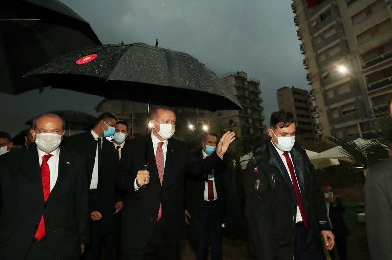 Türkiye Cumhurbaşkanı Recep Tayyip Erdoğan, KKTC'de 46 yıldır kapalı tutulan, alınan kararla kademeli olarak açılmaya başlanan Maraş bölgesini ziyaret etti.