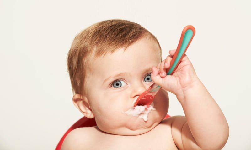 Bebeklere yoğurt nasıl verilmeli
