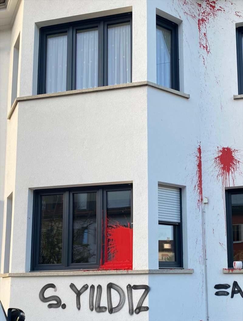 Terör örgütü yandaşları İsviçre Türk Toplumu Başkanı Yıldız'ın evine saldırdı