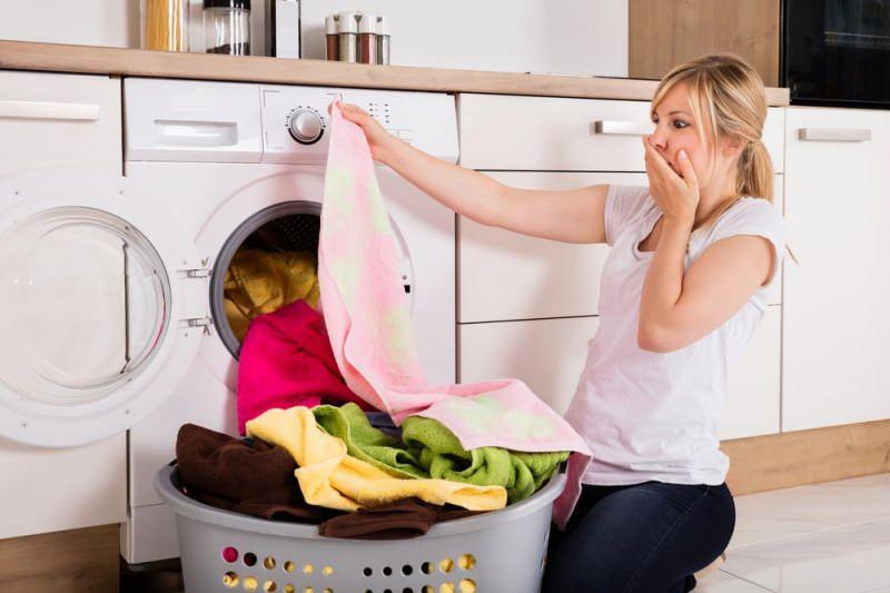 Çamaşır makinesinin içine çamaşır suyu koymayın