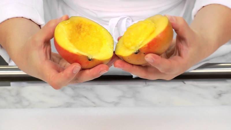 Mango çekirdeği çıkarma
