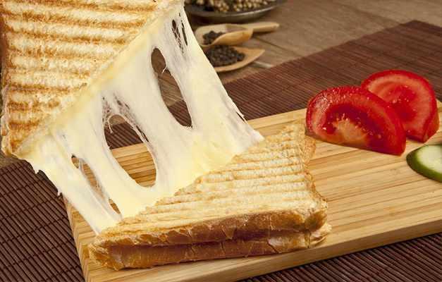 Kaşar peyniri ve tost peyniri arasındaki fark
