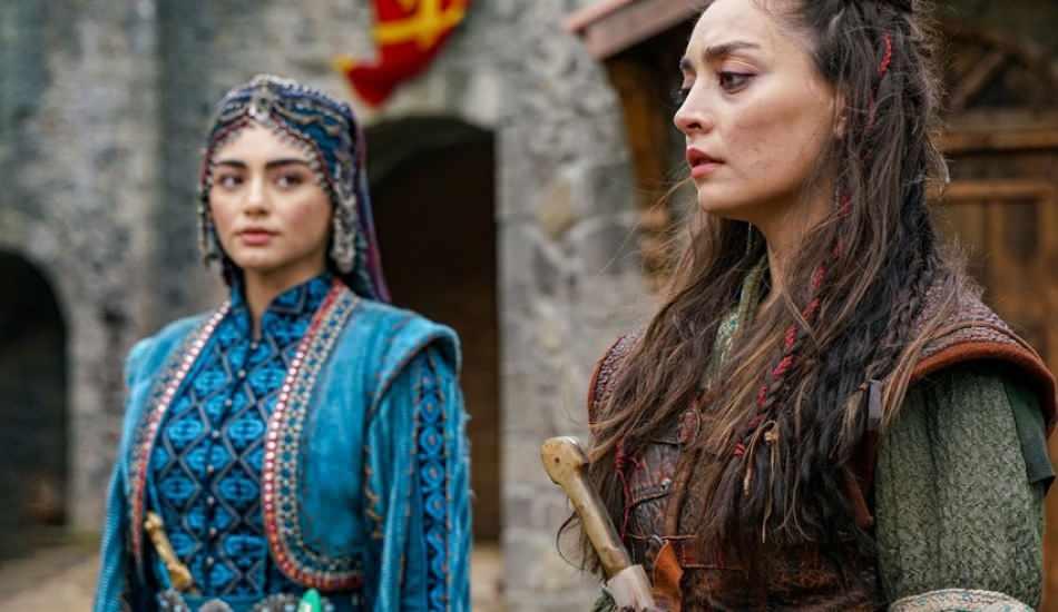 kurulus_osmanin_targun_hatun_u_zeynep_tugce_bayati_set_ortamini_ove_ove_bitiremedi_1607928400_5635.jpg